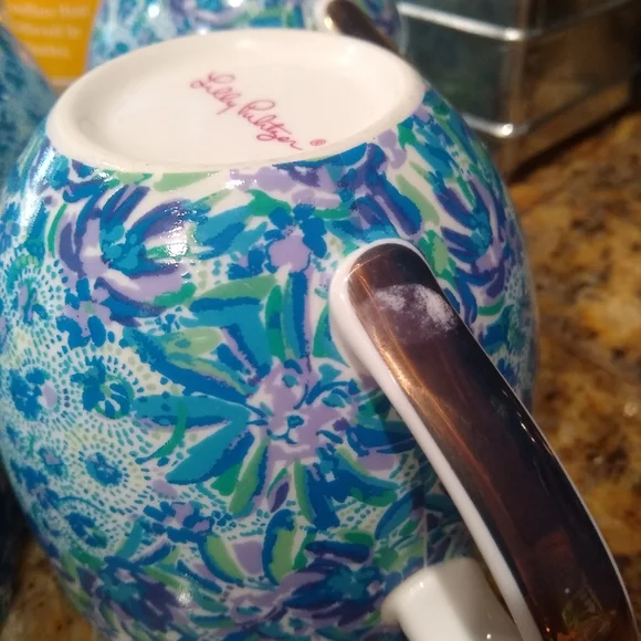 Lilly Pulitzer, big coffee or latte cups, 12 oz, Lion Around - Picture 7 of 7